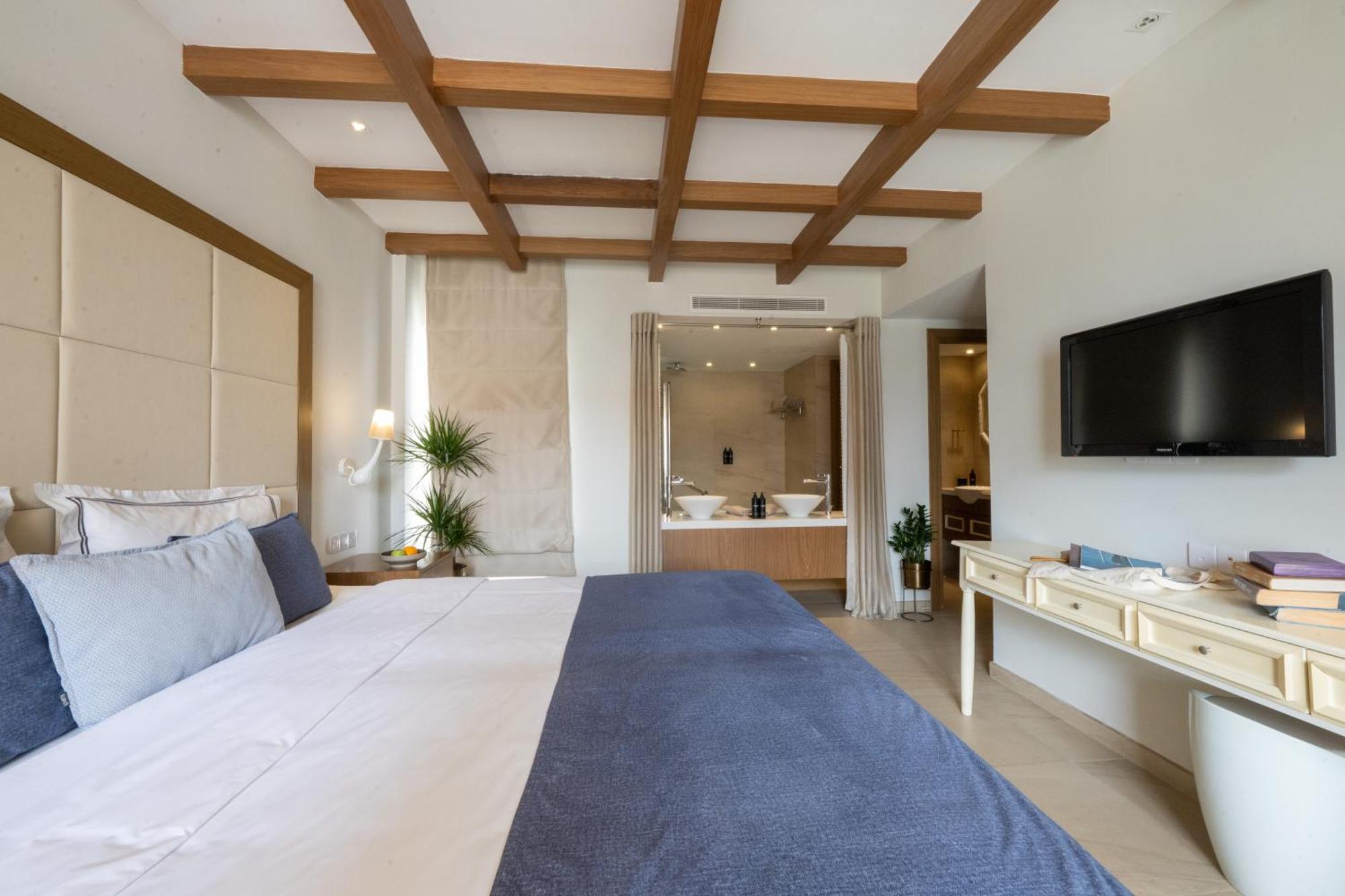 King Jason - Designed For Adults By Louis Hotel Paphos