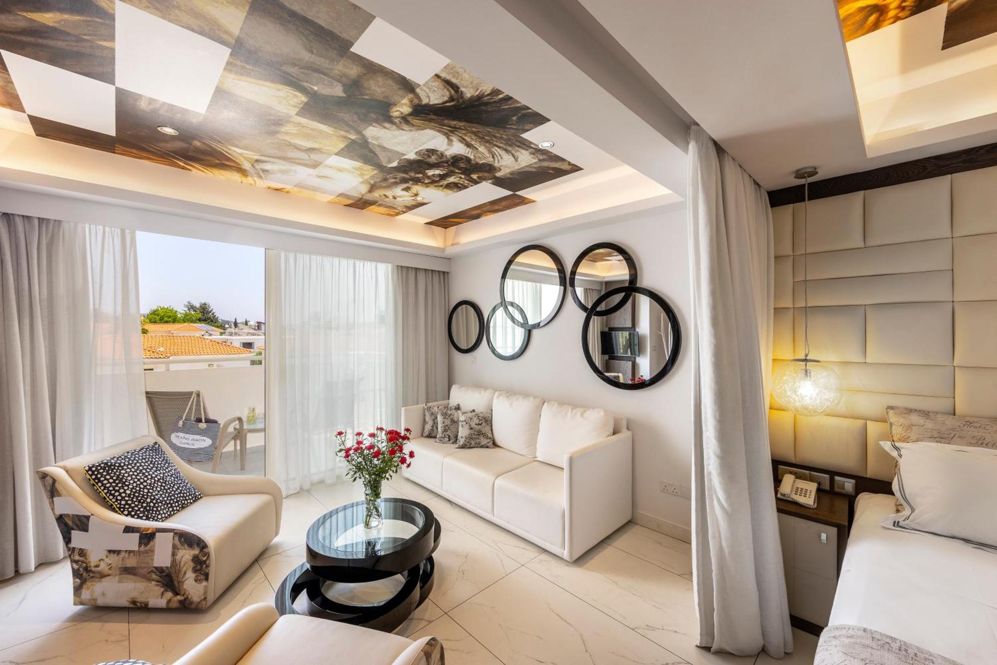 King Jason - Designed For Adults By Louis Hotel 4*