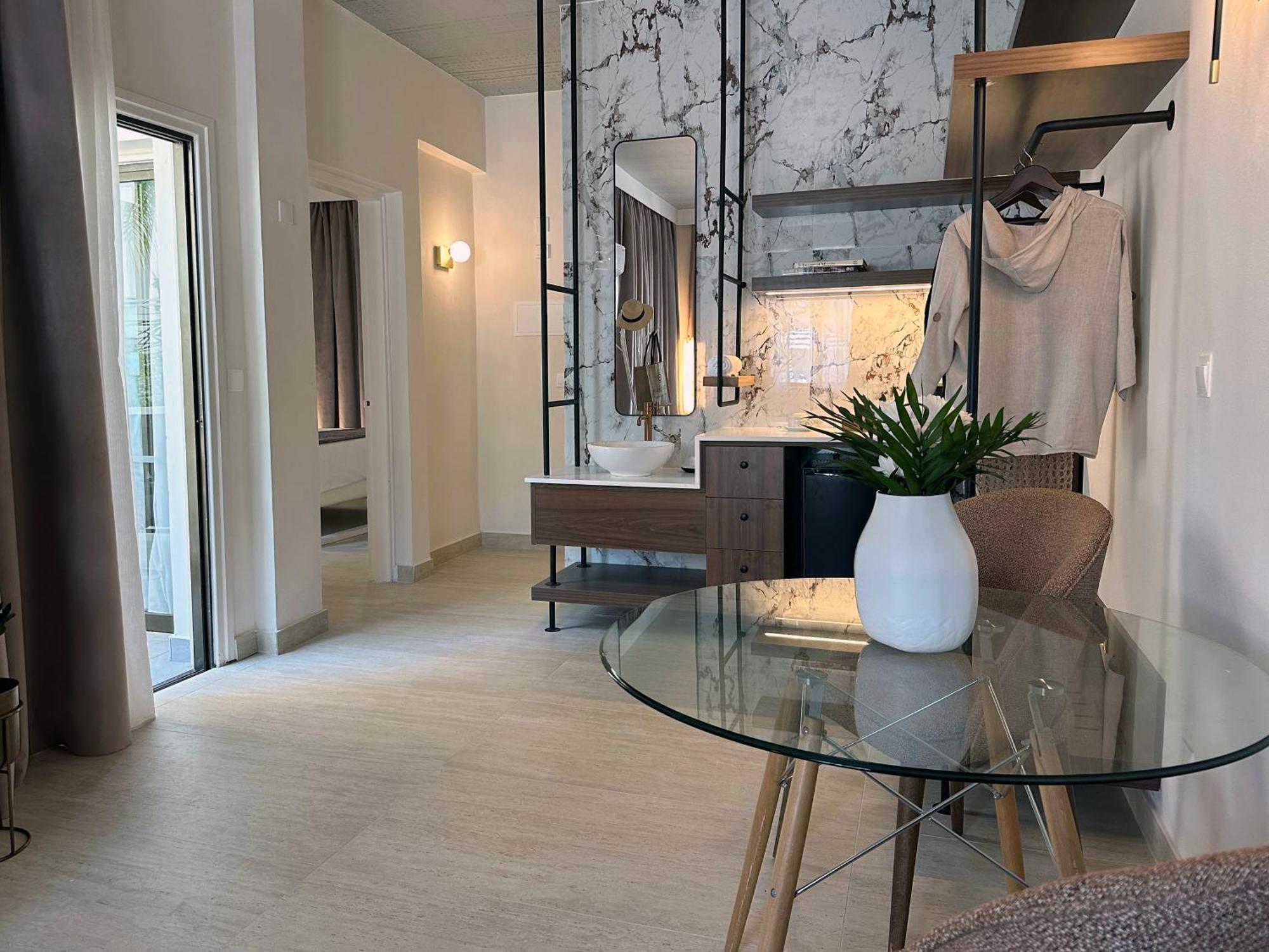King Jason - Designed For Adults By Louis Hotel 4*